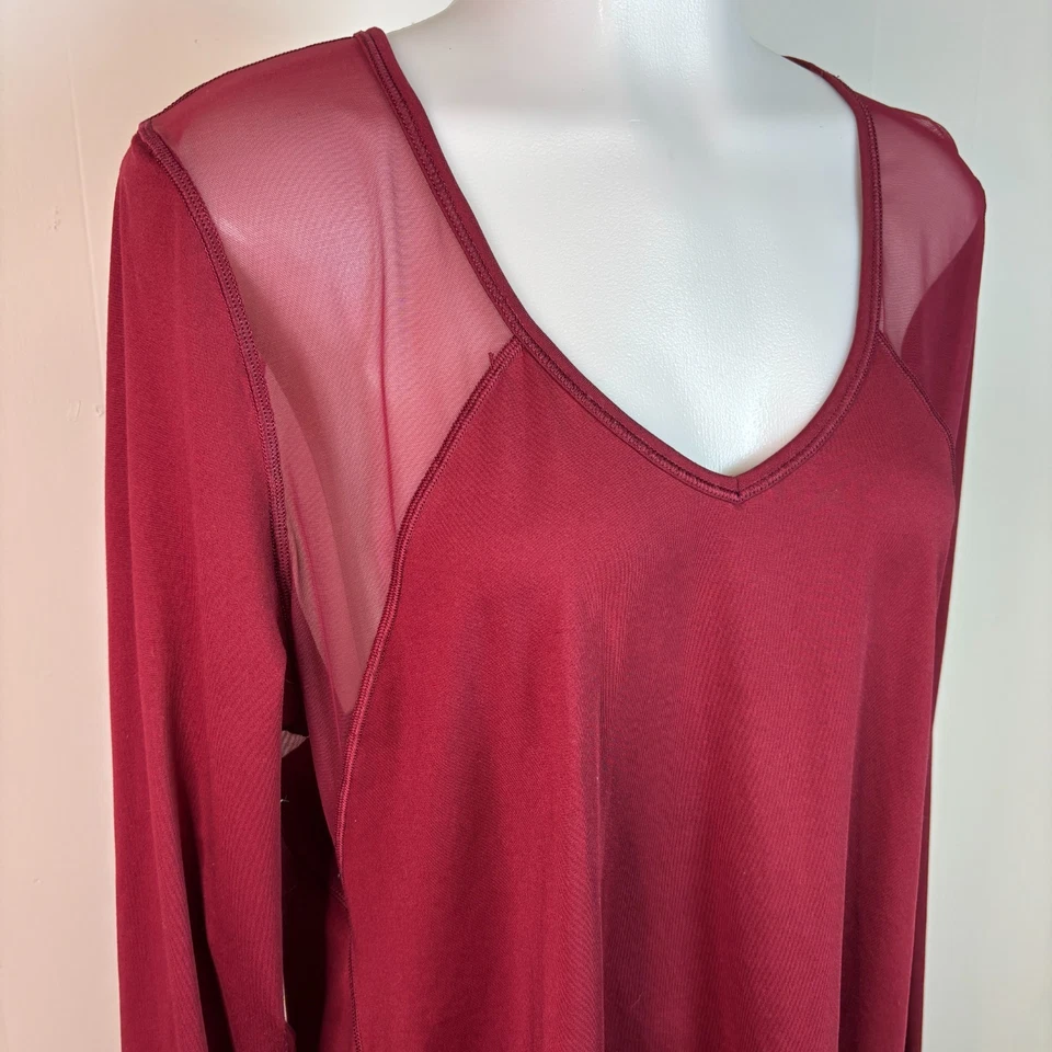 Victoria Secret Top Deportivo Grande Borgoña Malla Transparente Elastizada Cuello en V Camisa Entrenamiento Foto 2 de 4