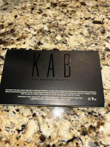 KAB Cosmetics DAY + NIGHT Eyeshadow Palette 18 Shades w/ Mirror NIB - Picture 2 of 5
