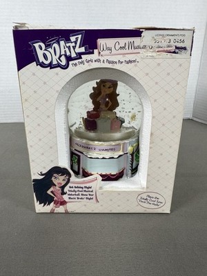 Bratz Way Cool Musical Waterball Snow Globe Plays ''Deck the Halls'' - MGA (READ)