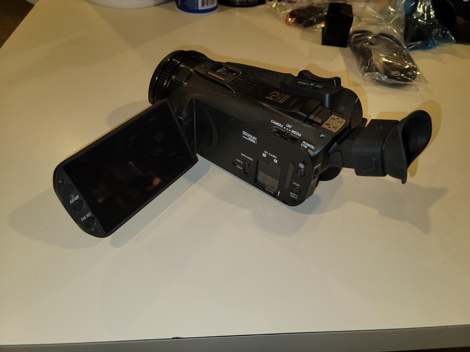Canon XA 30 Professional Compact HD Video Camera 1004C002 20X Optical Zoom