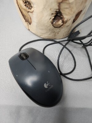 Logitech Grey M100 Wired USB Mouse 3-Buttons 1000 DPI Optical Ambidextrous