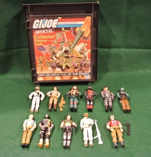 GI Joe 1982 Official Collector Display Carrying Case w/ 11 vintage action figs