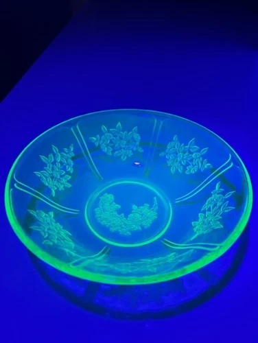 Vintage Federal Glass SHARON "Cabbage Rose" Uranium Green Fruit Bowl 8.5" Glows!