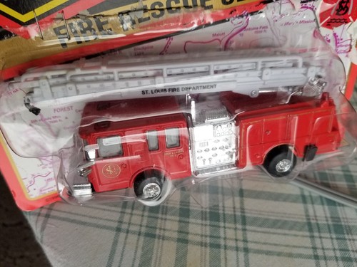 Road Champs Fire Rescue Series camion scala antincendio pressofuso rosso #6460 1:64 - Foto 3 di 5