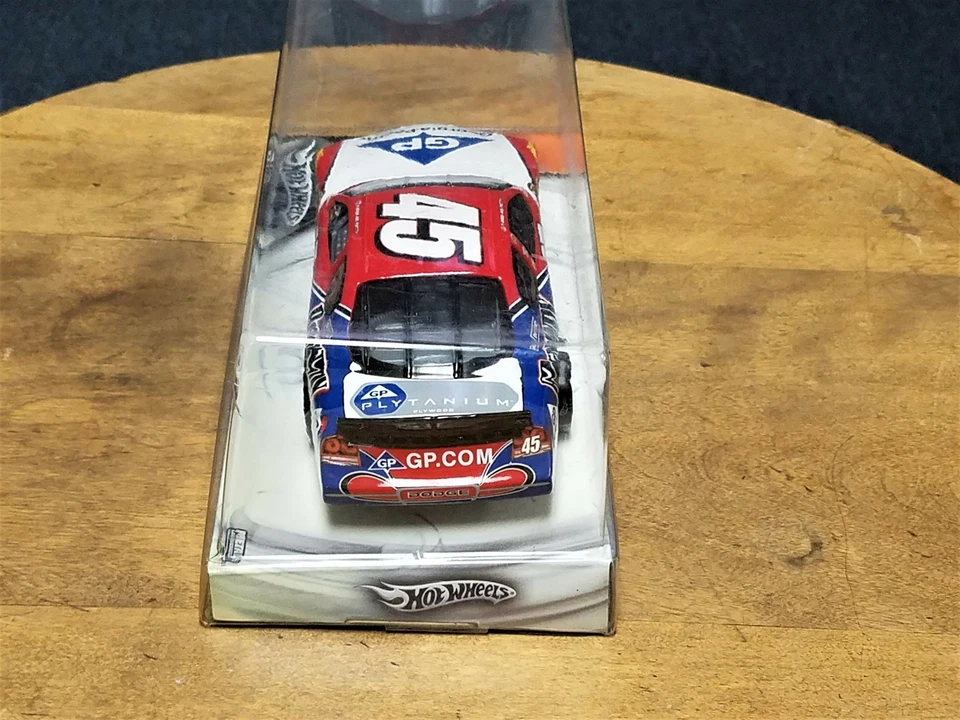 Hot Wheels Racing Race Day 2004 1:24 #45 Kyle Petty/Georgia Pacific Foto 4 de 4