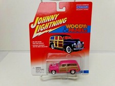 Johnny Lightning Woodys & Panels Pink '50 Mercury Woody Wagon 1:64 01922DMT4