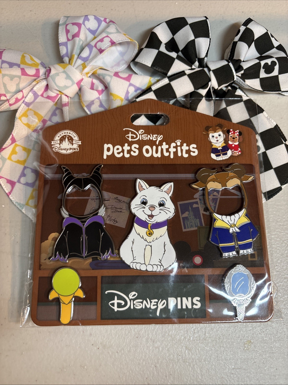 Disney Pins Pets Outfits Booster Pack White Cat Maleficent & Beast - NEW
