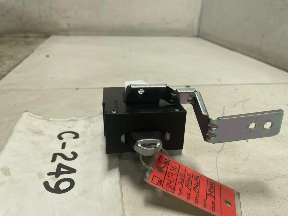 Nissan Máxima 2011 delantero izquierdo lado del conductor encendido por empuje lector de llaves inteligente y llave Foto 3 de 4