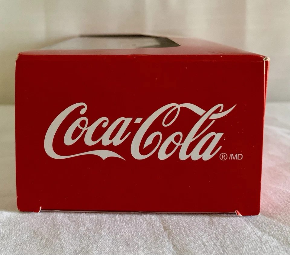 Motorcity Classics Volkswagen Coca Cola 3 Piece Gift Set 1 72 Diecast Car F10 - Image 4 of 4