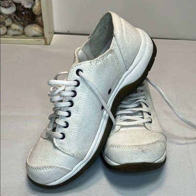 Cabelas  Sleek Black Sneakers with Breathable Mesh and Cushioned Sole zs 7M