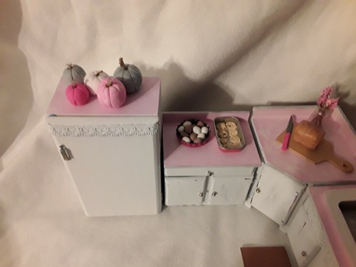 Miniature Dollhouse Furniture lot Kitchen Sink Stove Frig Food 1:12 pink white - Picture 3 of 12