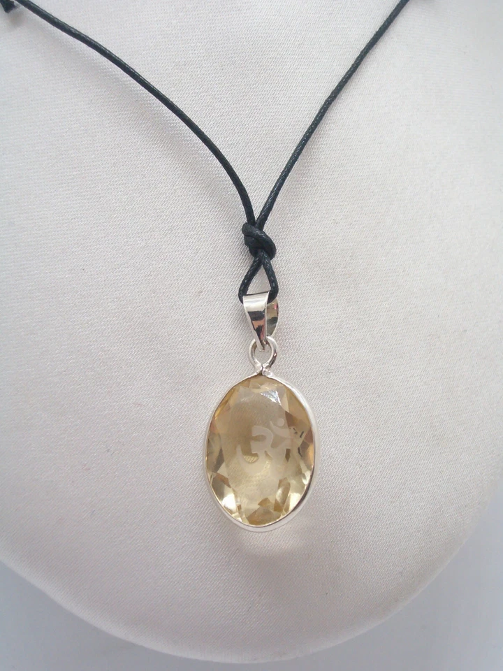 Ciondolo in ARGENTO 925 con TOPAZIO GIALLO naturale con inciso "OM" sulla tavola - Immagine 3 di 4