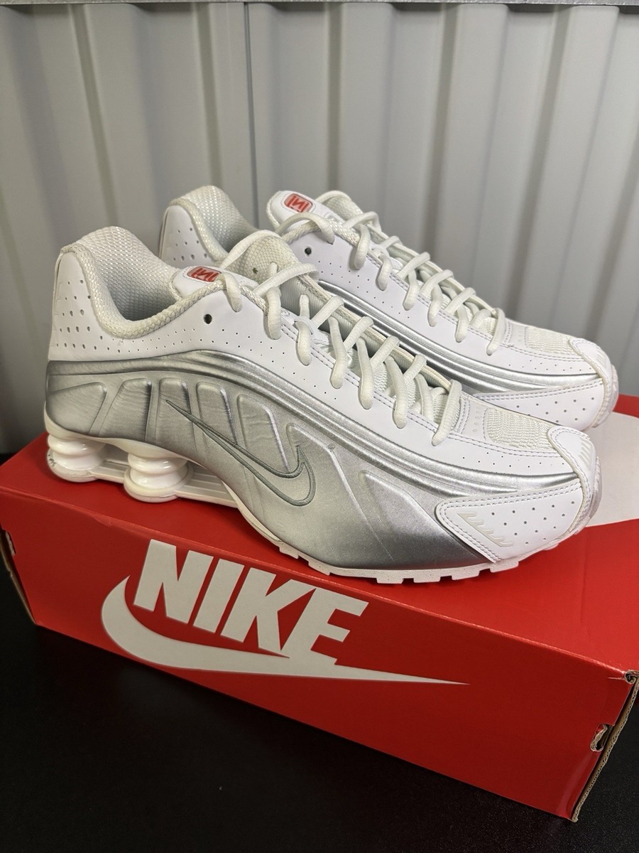 Size 10.5 - Nike Shox R4 White Metallic W - Worn Once / VNDS Size 10.5 - Nike Shox R4 White Metallic W - Worn Once / VNDS