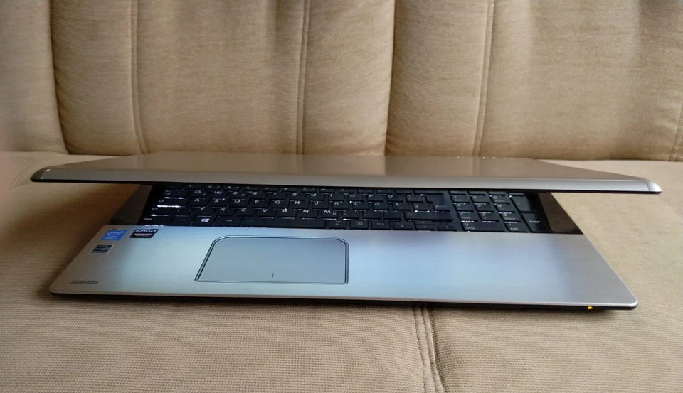 Toshiba Satellite S70-B- 17,3" FHD/i7/ 16GB RAM/ NVIDIA R9 M265X/1 TB - Bild 4 von 4