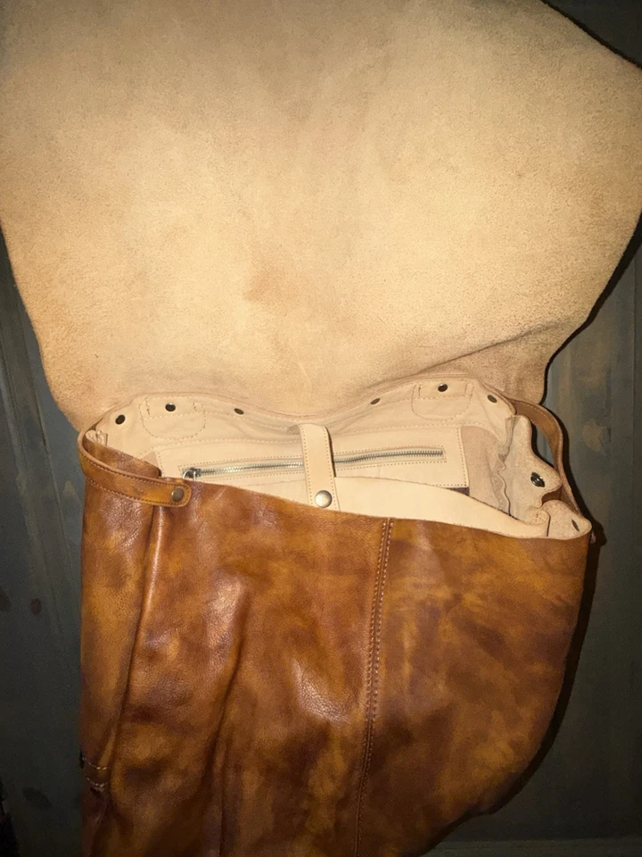 Cartera mensajera de cuero POL Foto 3 de 4