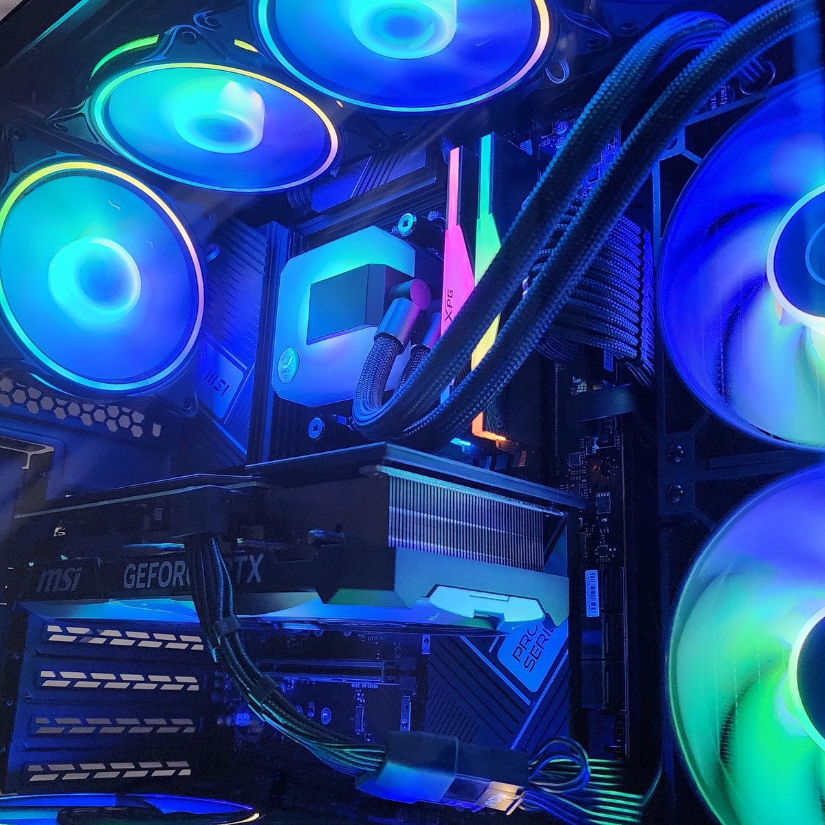 Gaming PC Ryzen 7 7800X3D 32GB 1TB SSD RTX 4070 Ti SUPER