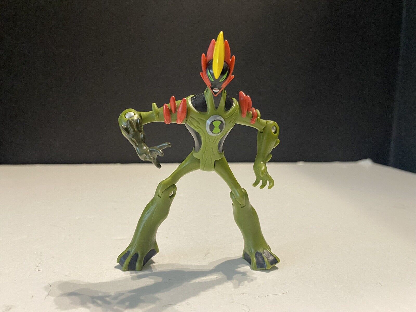 Bandai America Ben 10 Alien Force Swampfire Defender Action Figure