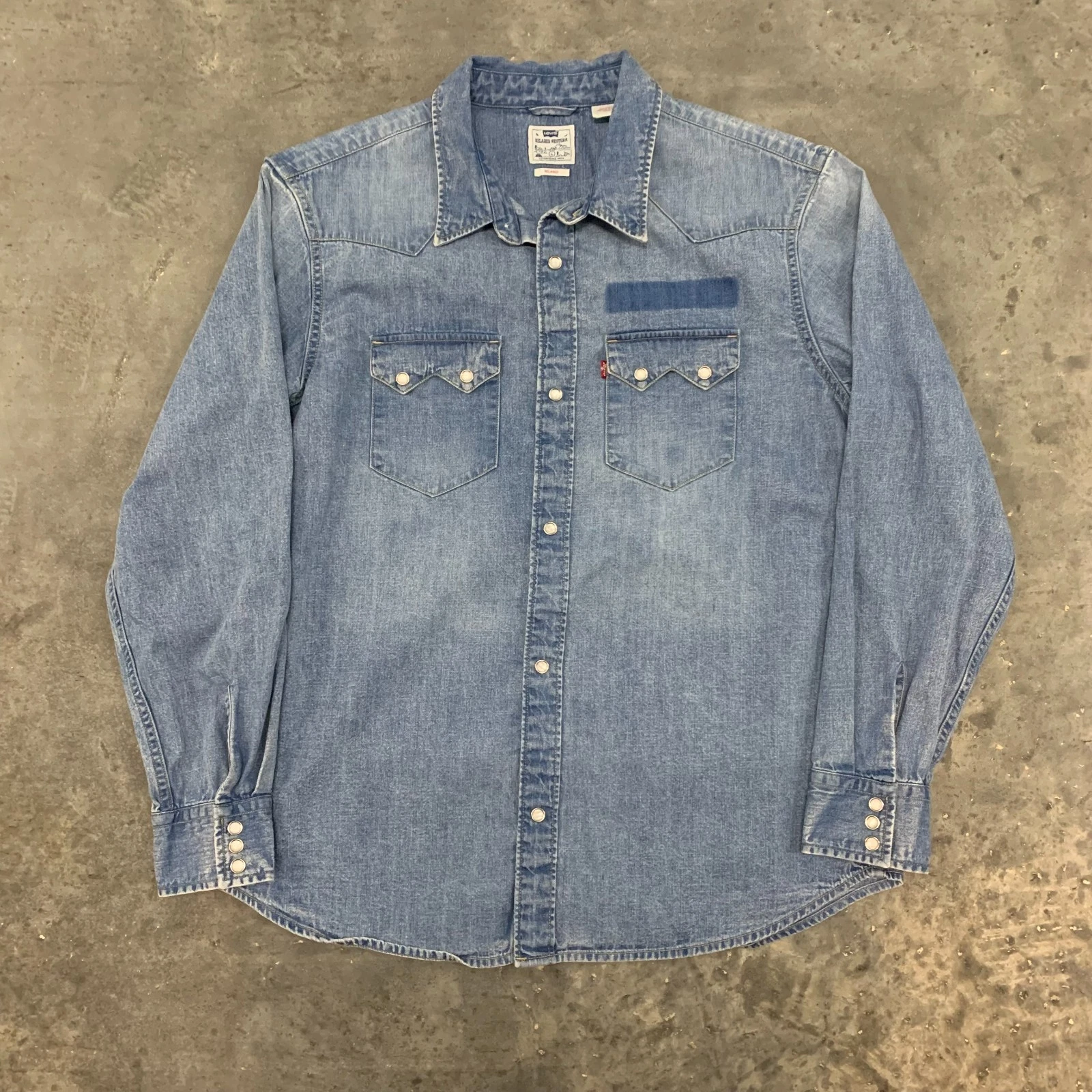 Levis Relaxed Western Denim Shirt Men Large Blue Pearl Snap Long Sleeve Sawtooth