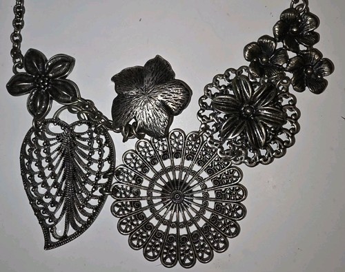 VTG Silver Tone Statement Bib Necklace Filigree Floral Flower Leaf Chunky Chain - Picture 2 of 6
