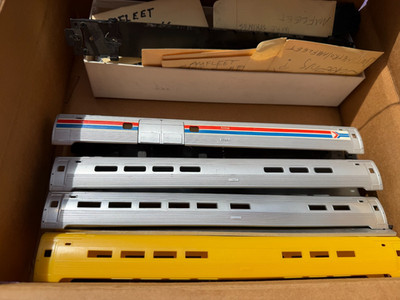 1/87 AMTRAK MULTIPLE COACH AND ELECTRIFIED COACH CARS KIT