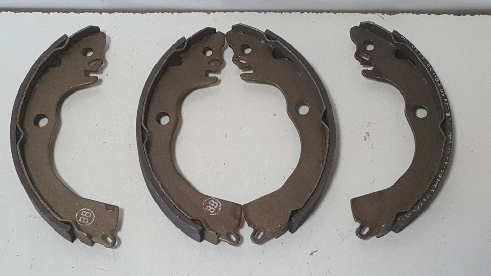 Zapata de freno de tambor Bendix R628-reforrada trasera se adapta a vehículos enumerados en la tabla Foto 3 de 4