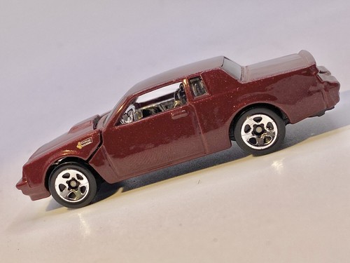 HOT WHEELSš„BUICK GRAND NATIONAL 2007 - Removable Hood -1/64- Mintš„ - Picture 9 of 13
