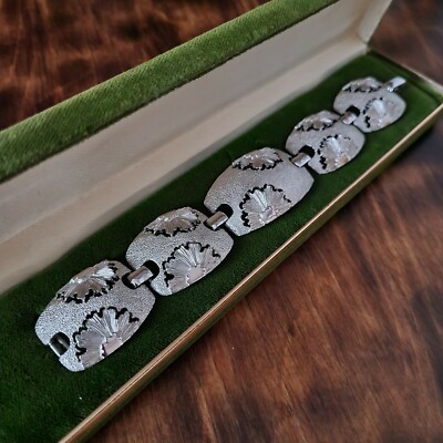 ブレスレット Numbering Western Flower Link Bracelet #8971 5BSA093 Vintage silver tone flower motif link bracelet. Numbered
