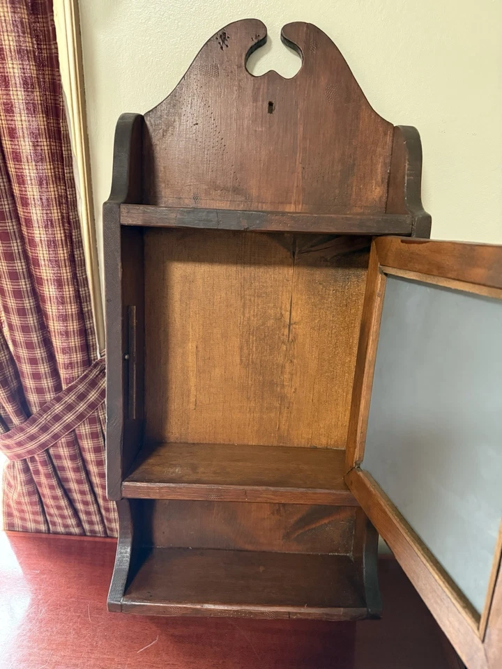Antiguo mueble de baño boticario de medicina, puerta y estante con espejo Foto 4 de 4