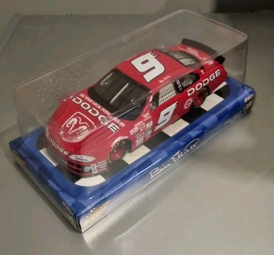 2002 New Winners Circle Bill Elliott #9 NASCAR 1:24 Scale Die Cast Car #30231 - Image 3 of 4
