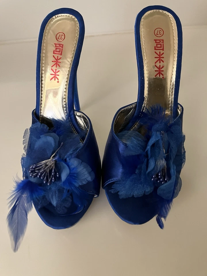 Tacones de aguja - Tacón alto Mule’s, tacones de 5”, pedrería azul real y plumas talla 37 Foto 2 de 4