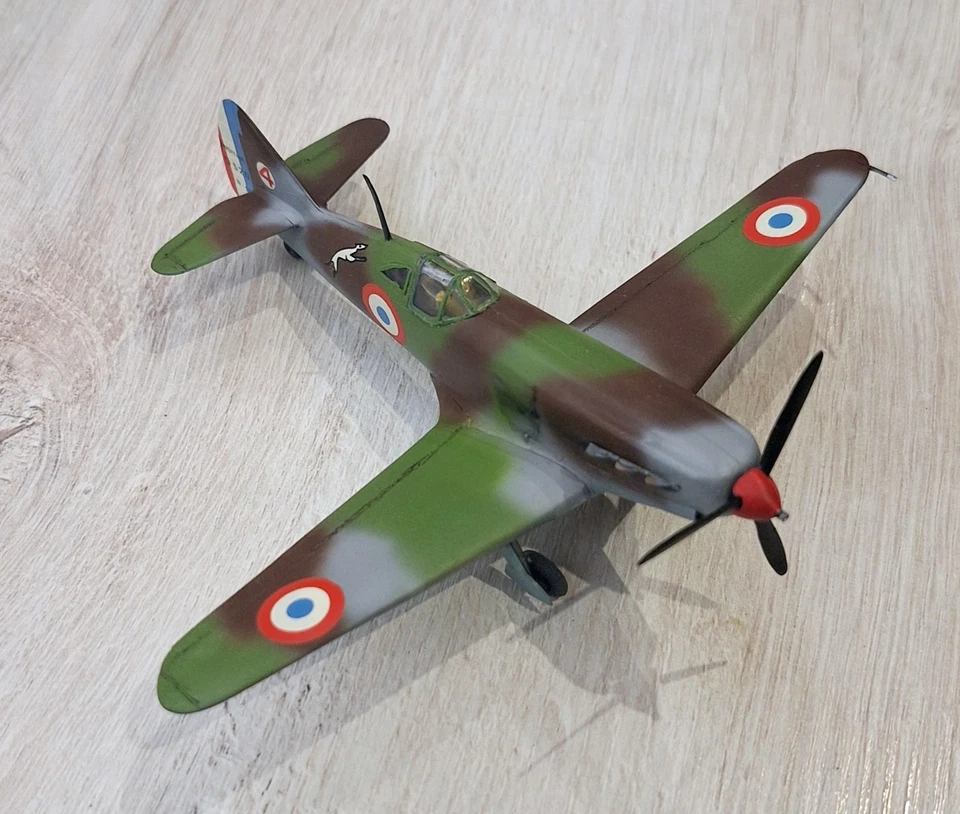 Dewoitine D520 " GC II/ 3 1940"Painted Kit Heller 1/72 - Immagine 2 di 4