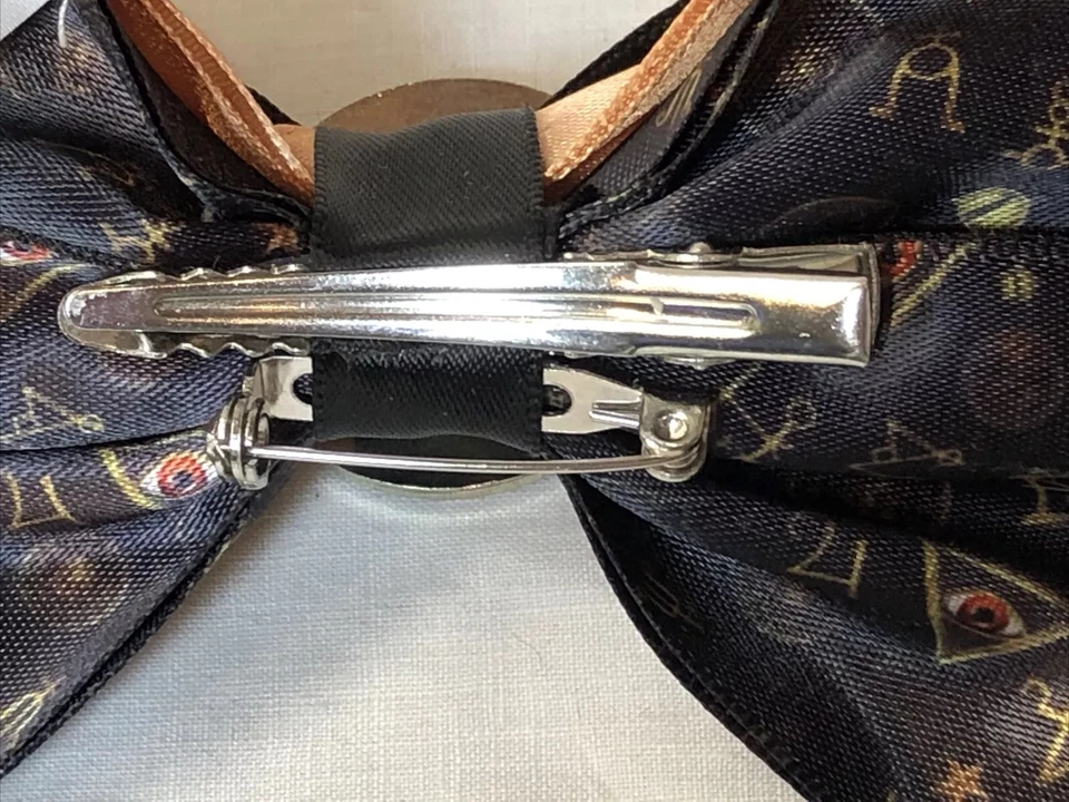 Broche prendedor pajarita vintage TM & WBEL Congreso Mágico de los EE. UU. VN Foto 3 de 4