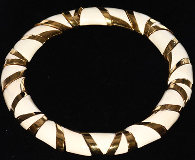Wonderful CINER Creamy ENAMEL Shiny GOLDTONE Collar NECKLACE