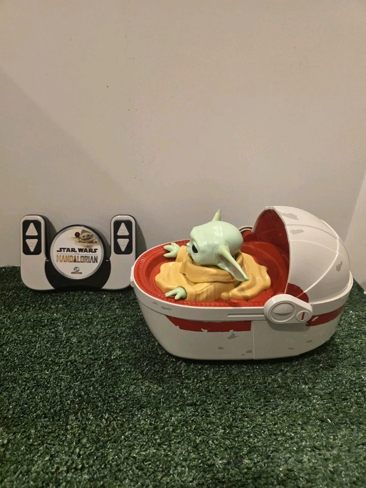 Star Wars The Mandalorian Grogu and Hover Baby Yoda Pram with Remote Control - Image 2 of 2