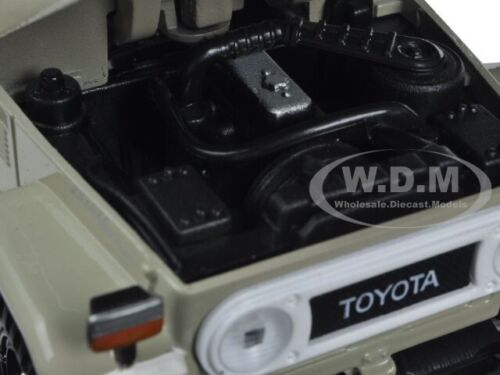 TOYOTA FJ40 LAND CRUISER BEIGE 1/24 DIECAST MODEL CAR BY MOTORMAX 79323 - Picture 5 of 6