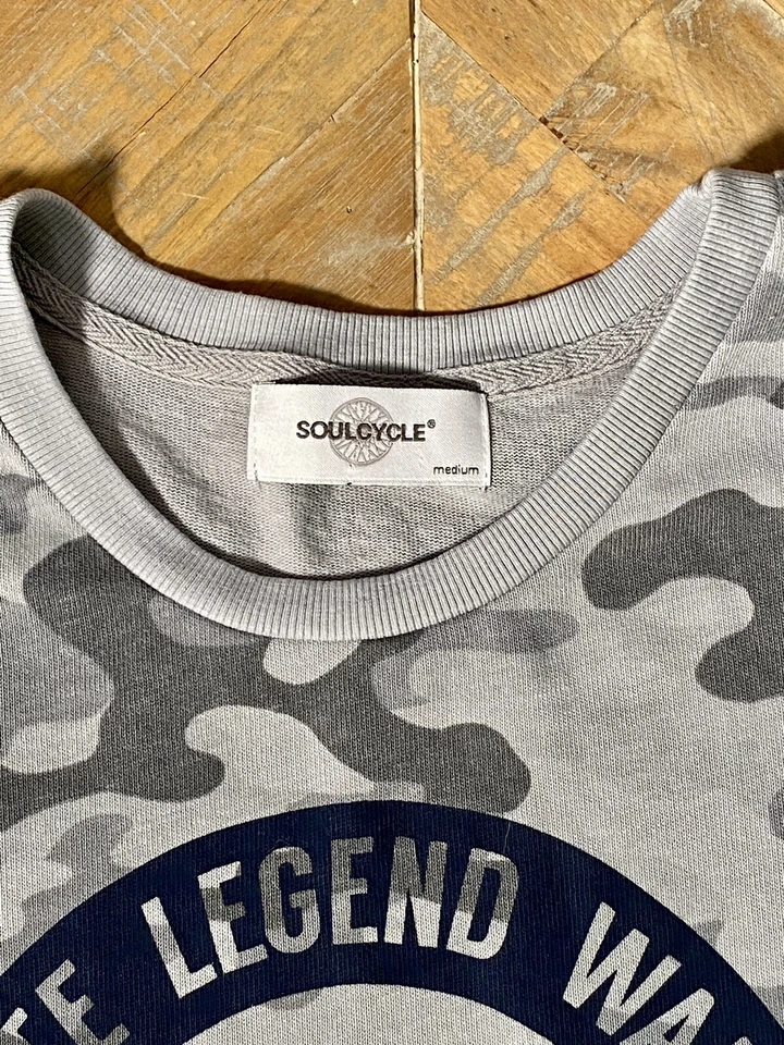SOULCYCLE Light Gray Camo with Circle Mantra Crew Neck Sweatshirt Sz M Med - Image 4 of 4