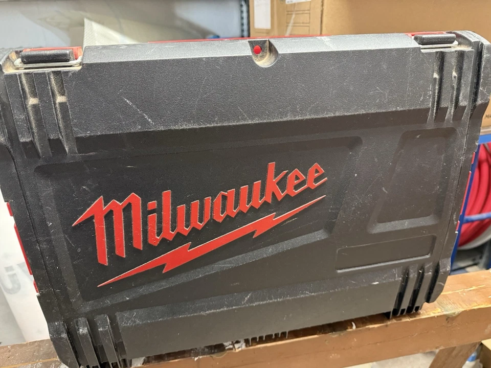 Milwaukee M12 BST-202X – Akku-Stiftnagler im Koffer mit Ladegerät - Bild 4 von 4