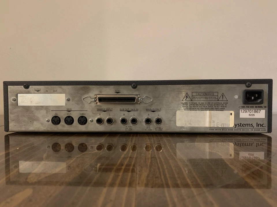 Muestreador de montaje en rack E-mu ESI-4000 - VINTAGE - CIRCUITO PERFECTO con manual Foto 3 de 4