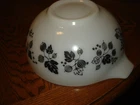 Vintage Pyrex Black & White Gooseberry #443 Cinderella 2½ Quart Bowl
