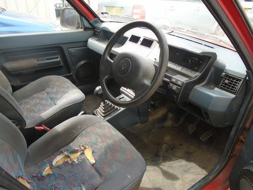 1900cc DIESEL EXTRA VAN RED SOUND ENGINE AND GEAR BOX SEPTMBER MOT AUG+ TOW BAR - Picture 8 of 10