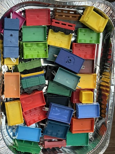 HUGE LOT of 115 Gullane Limited Thomas The Train Motorized Engines & Cars + More - Picture 4 of 7