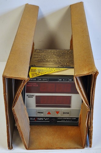 Dwyer 321 LOVE Temperature Controller - Picture 2 of 9