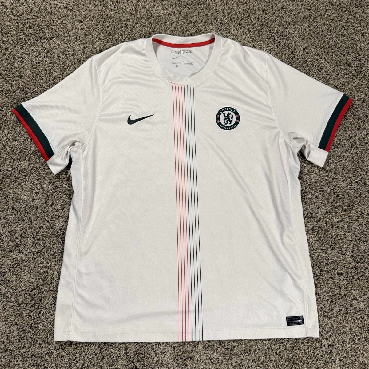 Preços baixos em Nike Chelsea Branco Clube Internacional de Roupas