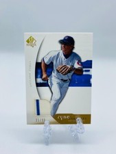 2005 Upper Deck SP Collection Authentic Gold Materials /99 Ryne Sandberg #86 HOF