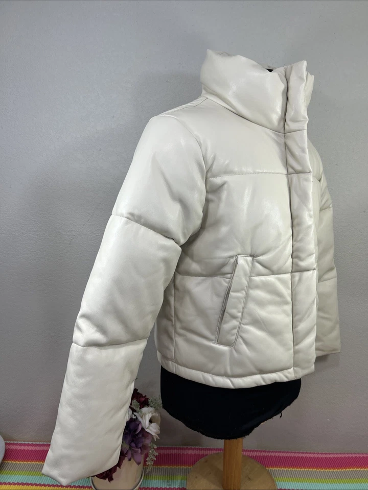 Abercrombie & Fitch Women’s Cream Vegan Leather A&F Mini Puffer Jacket Coat Med. - Image 3 of 4