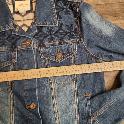 Forever 21 Women Medium Denim Jean Jacket Aztec Western Boho Grunge Trucker - Picture 10 of 10
