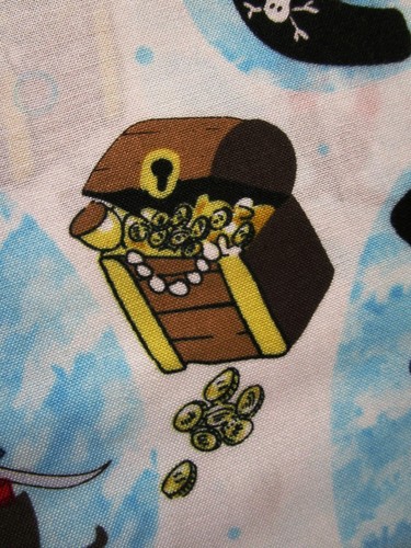 ☠ Treasure Chest PIRATE Fabric * 35" * Jo-ann * White Bkgrd * Aye Aye Captain ☠ - Picture 3 of 4
