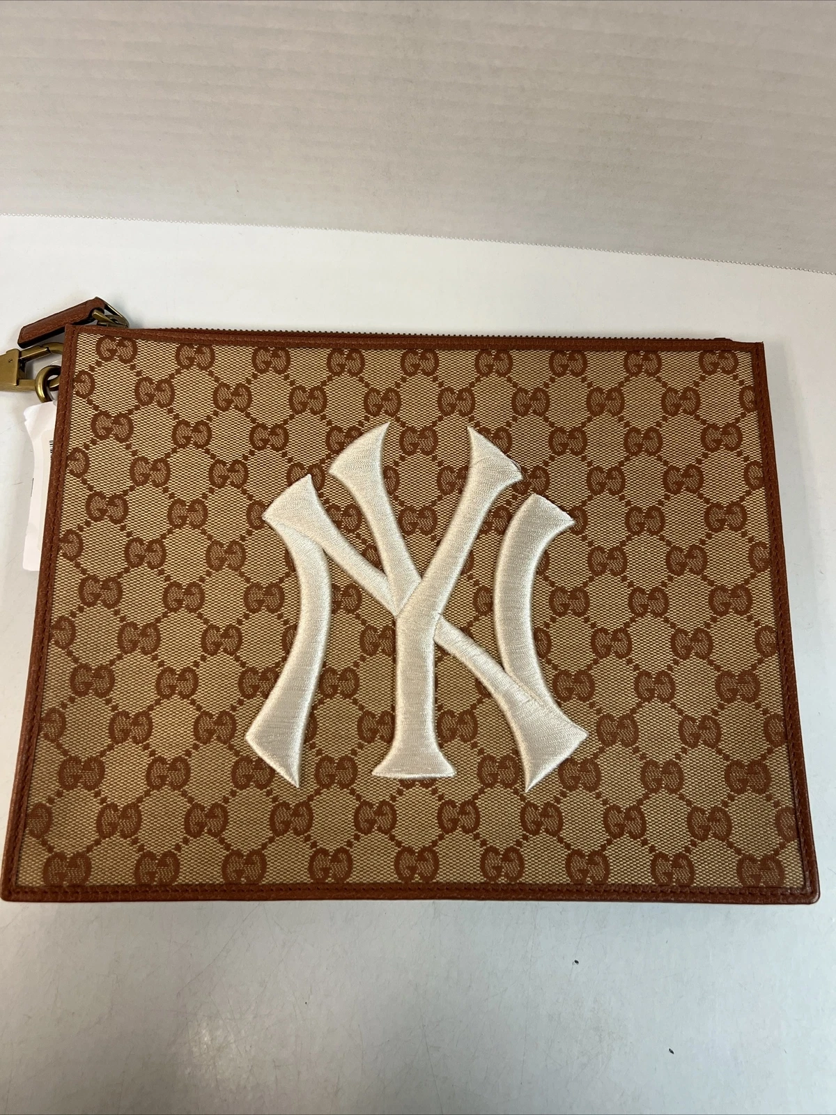 Pochette d'embrayage suprême Gucci MLB NY Yankees GG marron flambant neuf