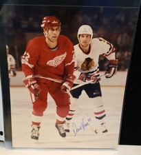 DAVE BARR DETROIT RED WINGS  8 X 10 SIGNED PHOTO