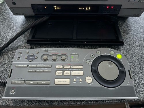 Sony DSR-30P High-End DVCAM / DV / miniDV Recorder - Bild 3 von 13